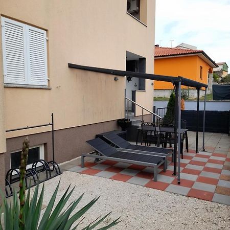 Apartment Adi โรวีน ภายนอก รูปภาพ