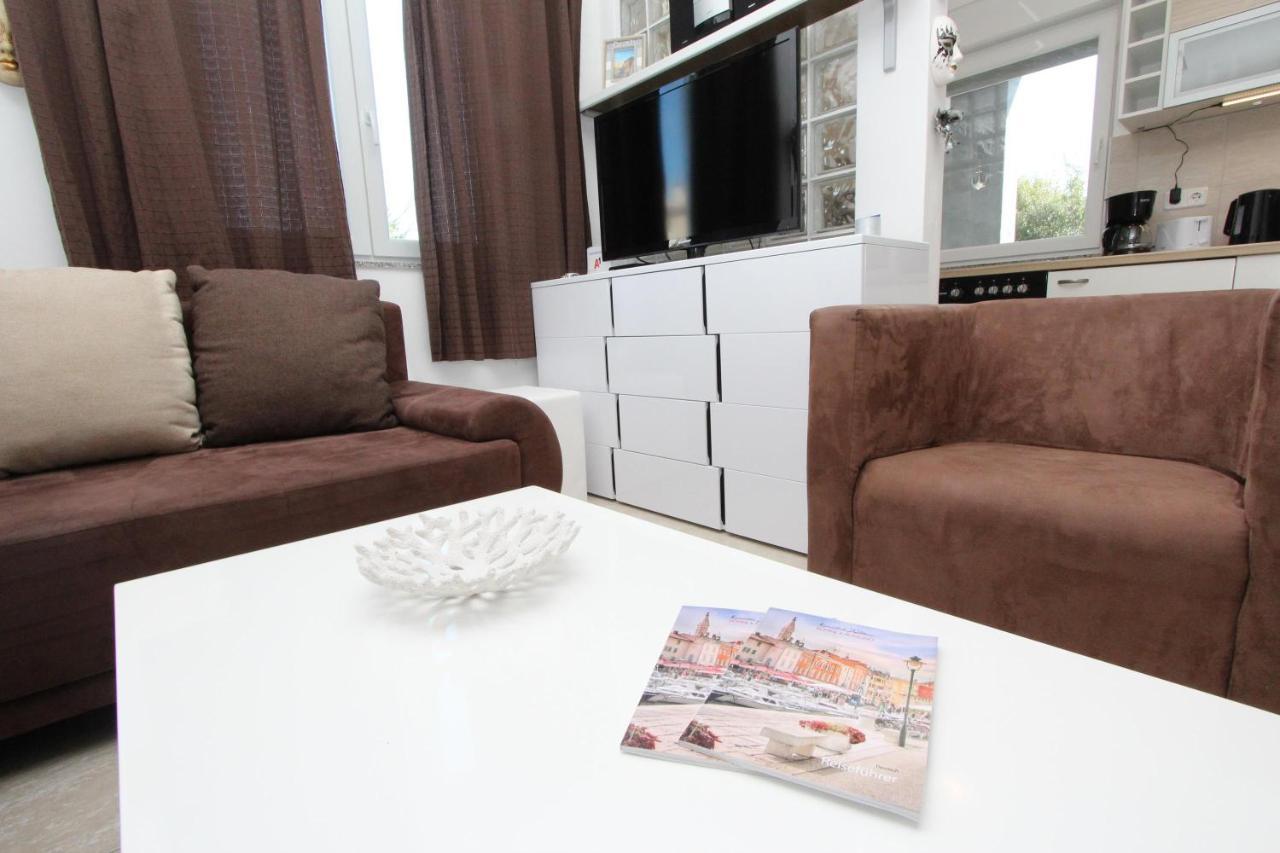 Apartment Adi โรวีน ภายนอก รูปภาพ