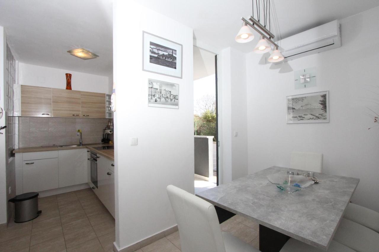 Apartment Adi โรวีน ภายนอก รูปภาพ