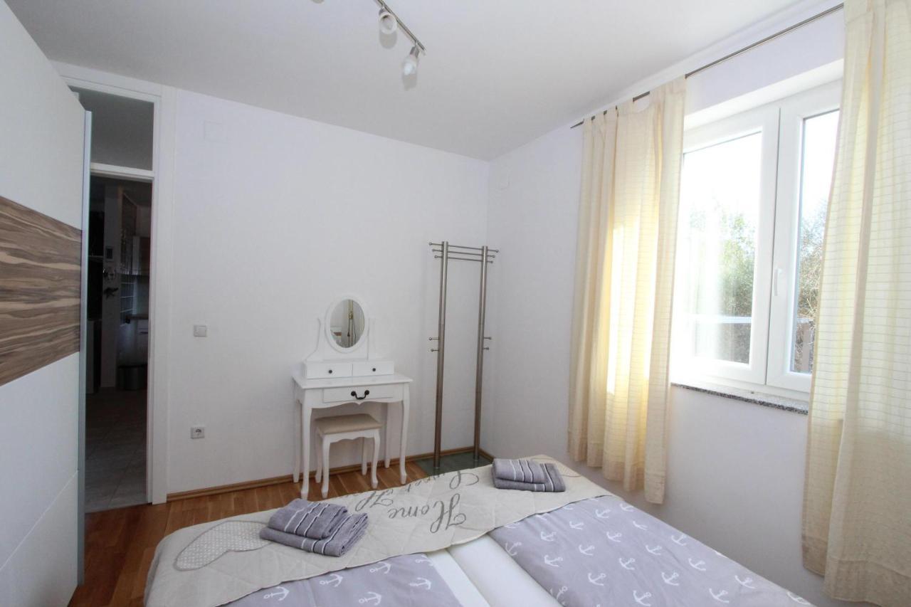 Apartment Adi โรวีน ภายนอก รูปภาพ