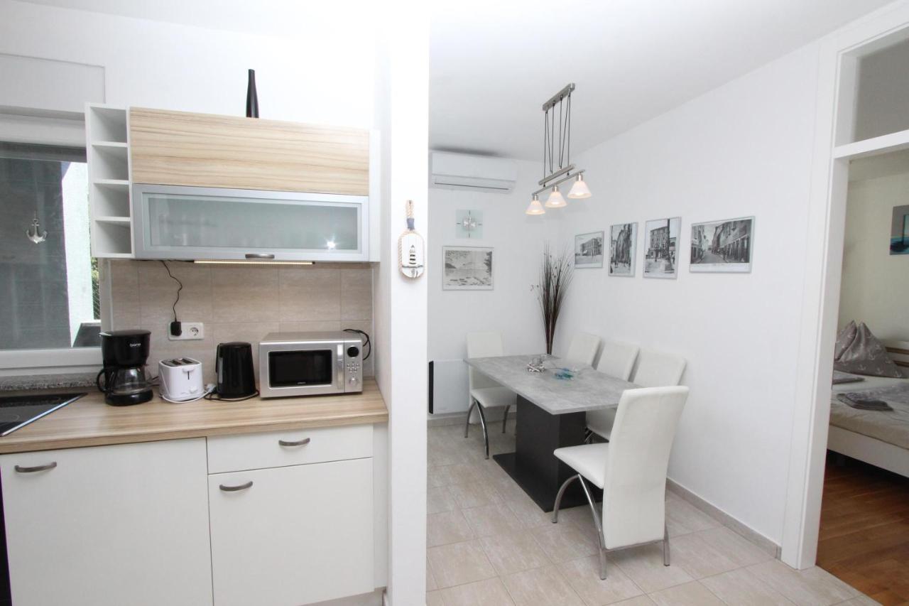 Apartment Adi โรวีน ภายนอก รูปภาพ