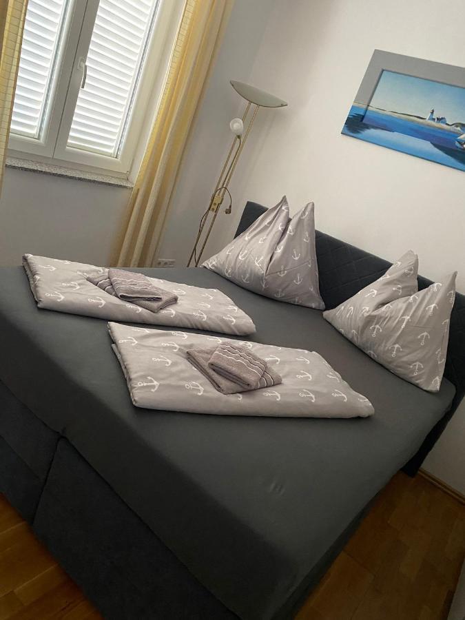 Apartment Adi โรวีน ภายนอก รูปภาพ