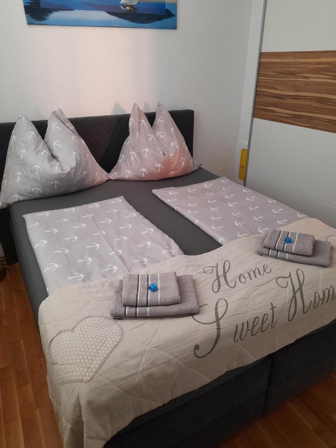 Apartment Adi โรวีน ภายนอก รูปภาพ