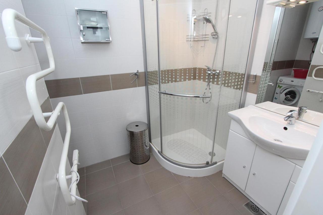 Apartment Adi โรวีน ภายนอก รูปภาพ